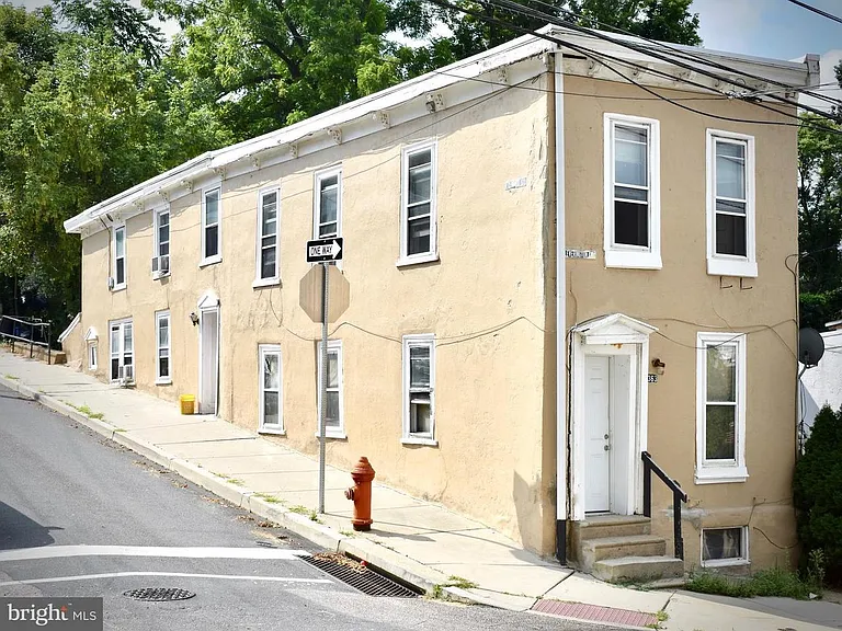 363 Leverington Ave #1R — Photo 7