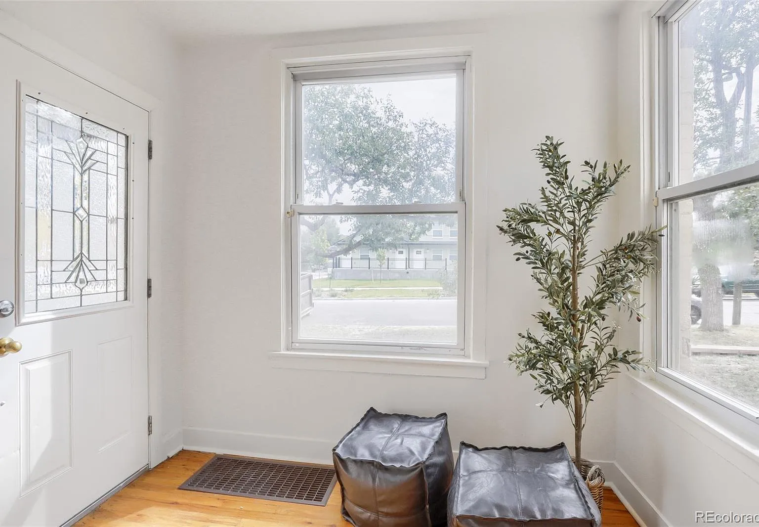 2 bed, 1.0 bath, 872 sqft, $2,200 — Photo 3
