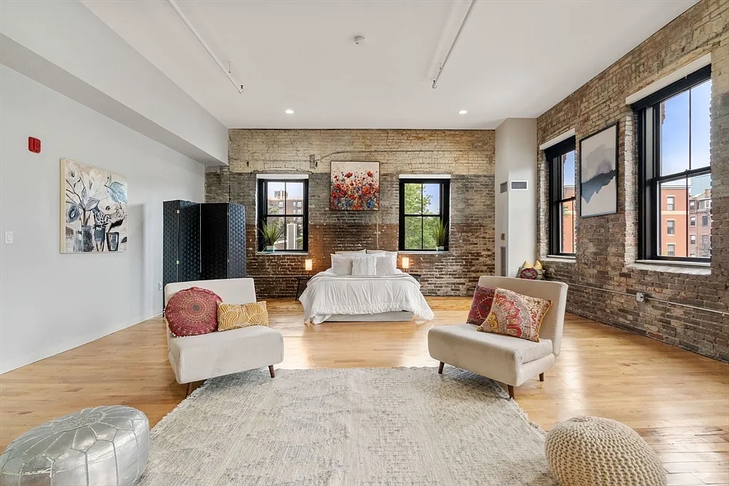 1 bed, 1.0 bath, 917 sqft, $3,500 — Photo 3