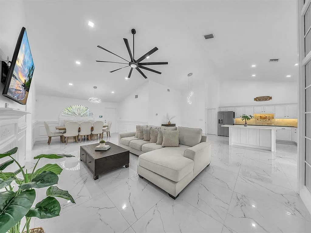 3 bed, 2068 sqft, $4,900 — Photo 3