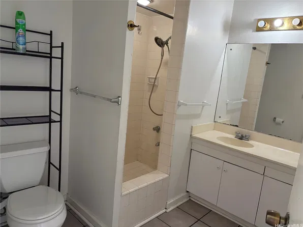 620 McCully St APT 1108, Honolulu, HI 96826