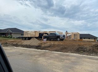 162 White Oak Dr, Cascade, IA 52033