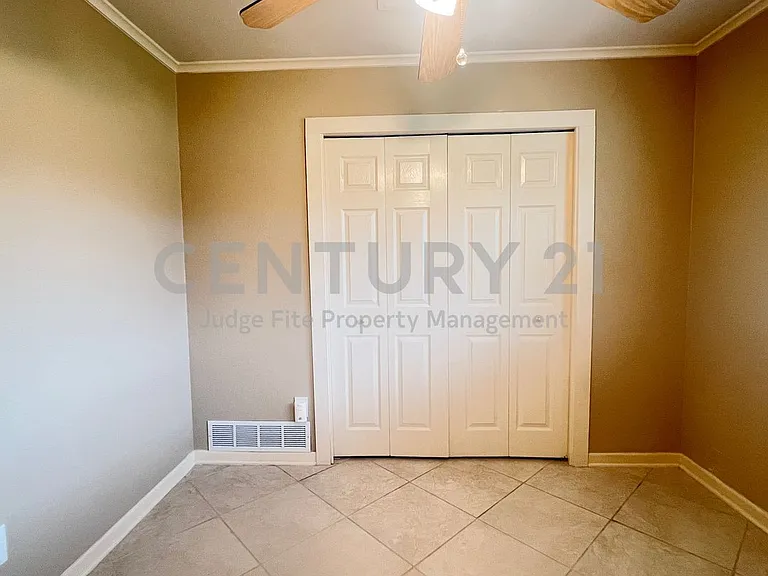 2000 Willow Ln — Photo 7