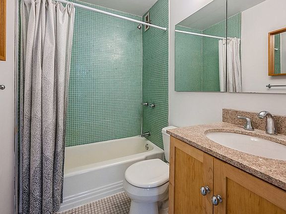 4th image of 336 W Wellington Ave APT 602