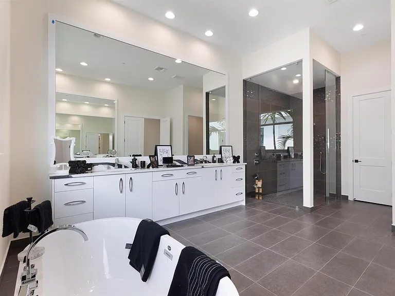 9124 Coral Isles Cir — Photo 45