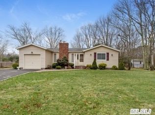 54 Homewood Dr, Hampton Bays, NY 11946