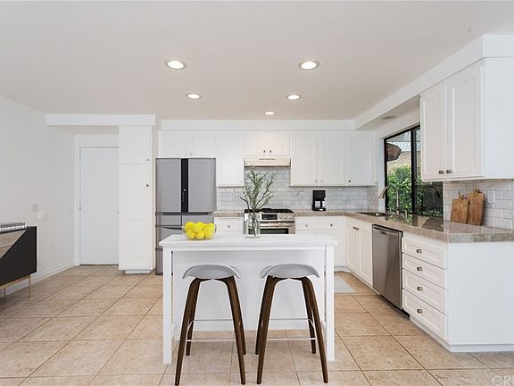 3rd image of 1467 Briarglen Ave