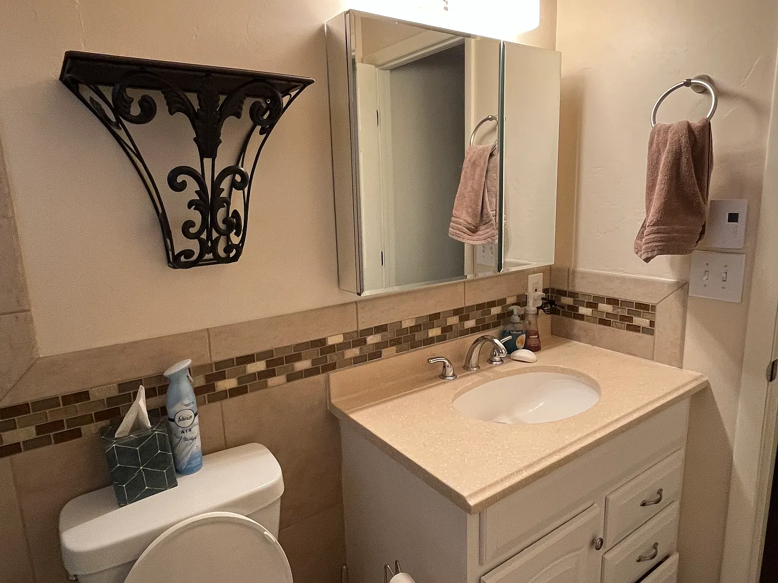 2 bed, 1045 sqft, $1,949 — Photo 4