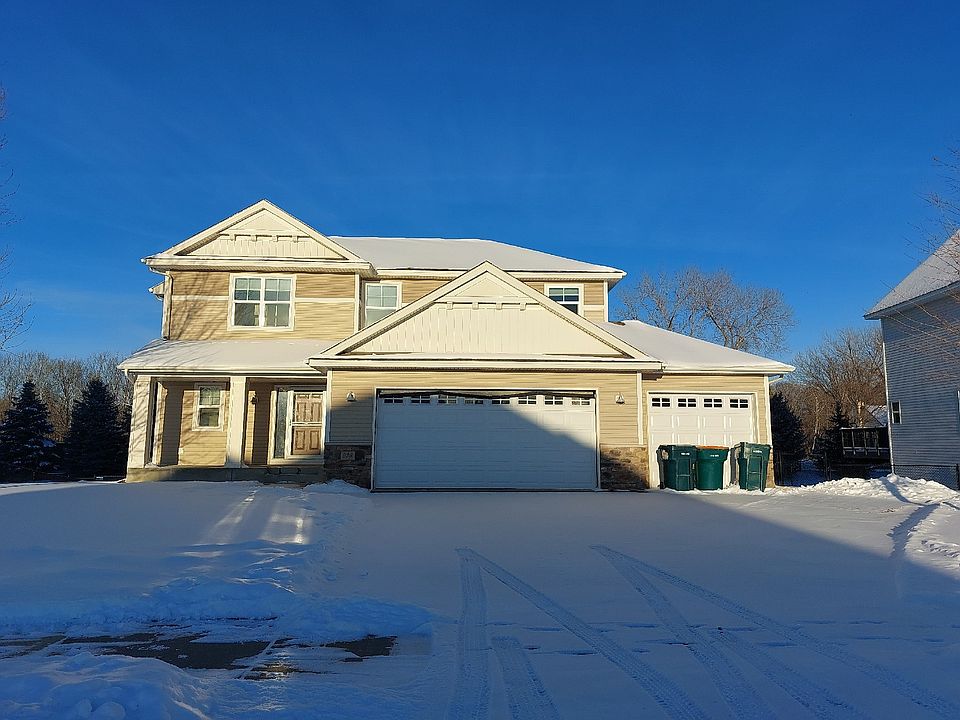 1st image of 933 104th Ln NE