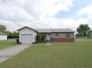 1131 S Russell St, Skiatook, OK 74070