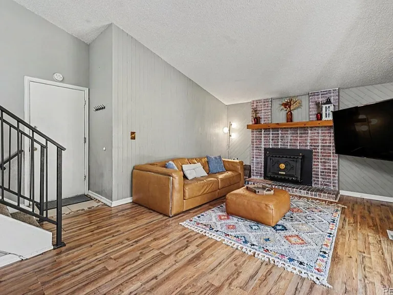 3262 S Norfolk Way — Photo 3