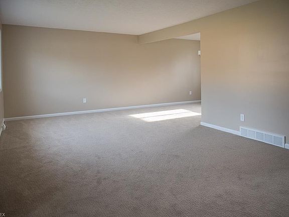 5th image of 4970 Delevan Dr
