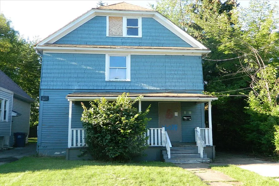 188 Hutchinson Ave photo 1