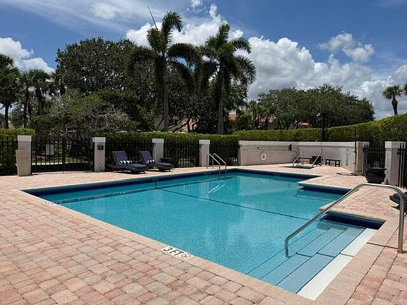 4th image of 10452 Lake Vista Cir