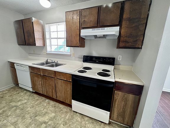 5th image of 309 Vieux Orleans Cir #A