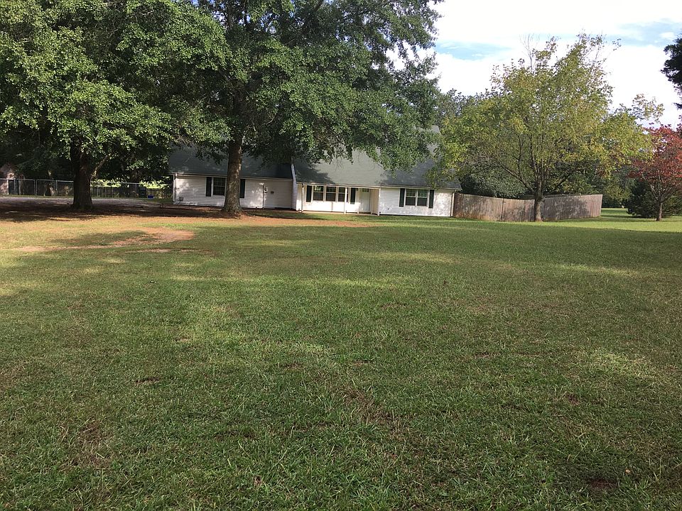 1+ Acres w/Lots of Privacy!