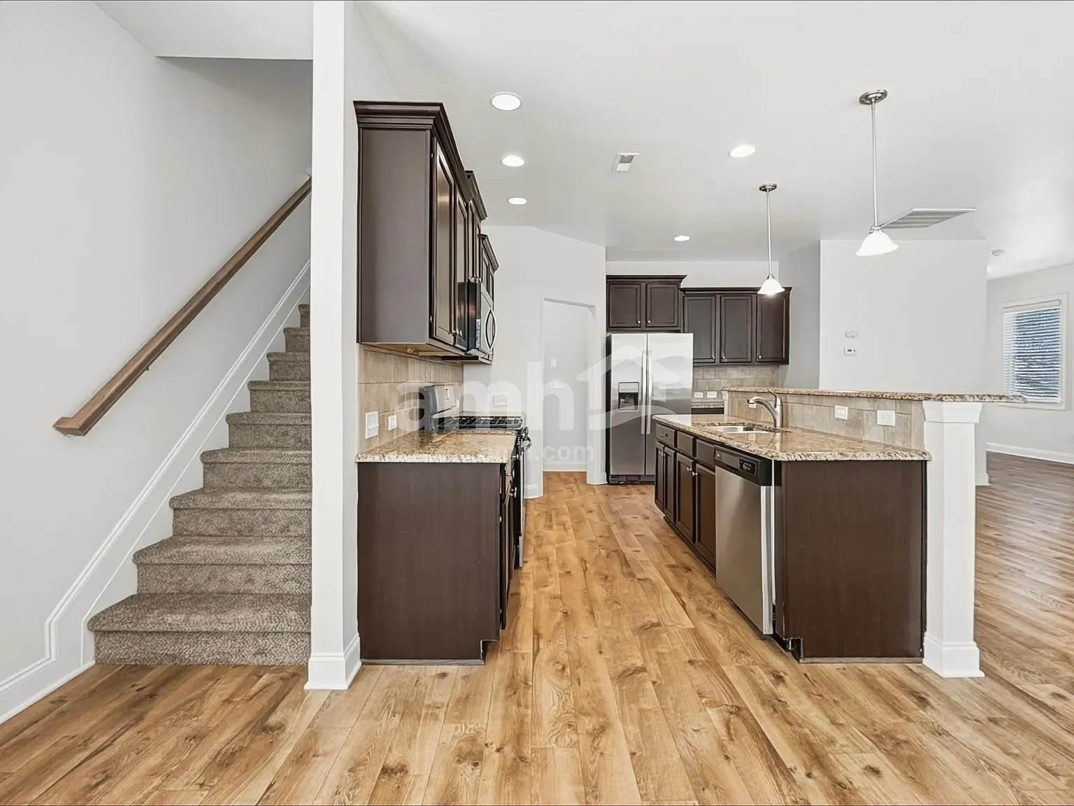 3 bed, 2.5 bath, 2020 sqft, $2,105 — Photo 4
