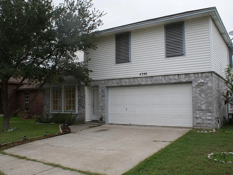 4746 Willowick Dr — Photo 1