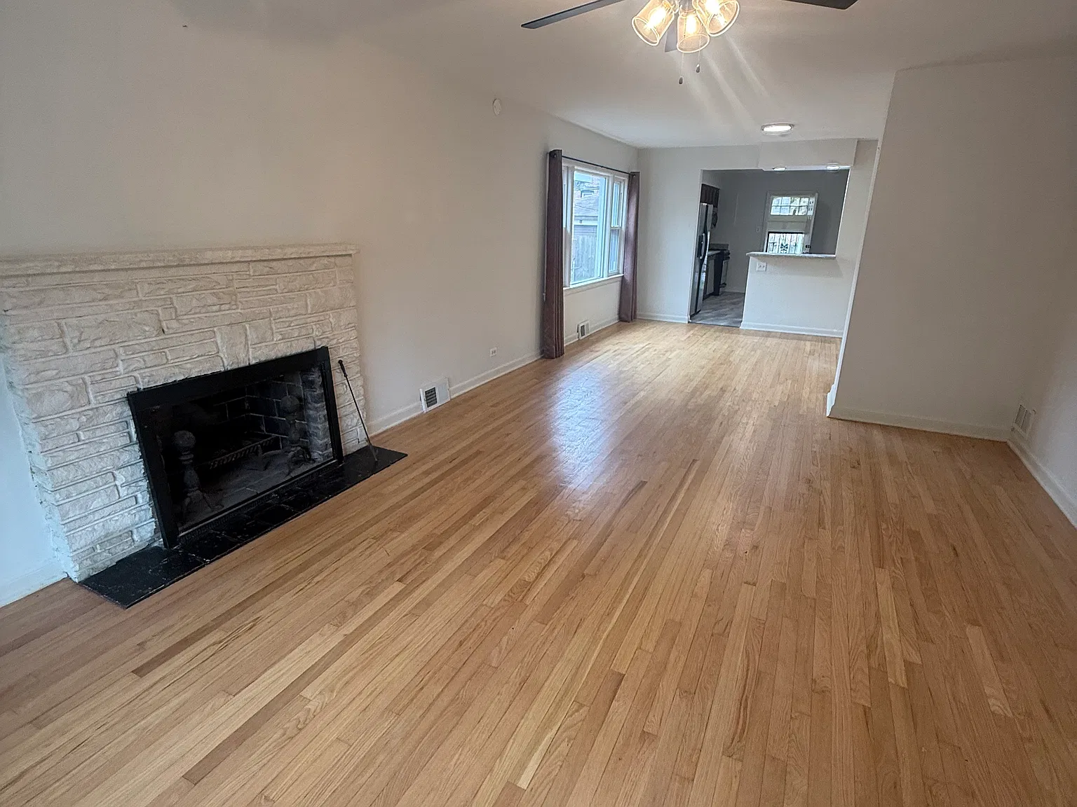 4 bed, 2500 sqft, $2,600 — Photo 3