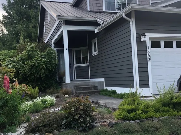 1863 Sakai Village Loop NE, Bainbridge Island, WA 98110