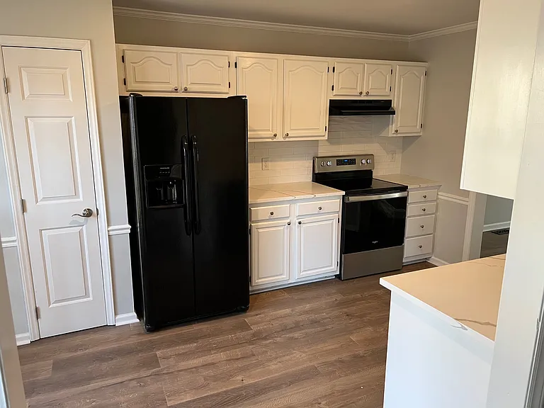 102 Pickett Ln — Photo 3