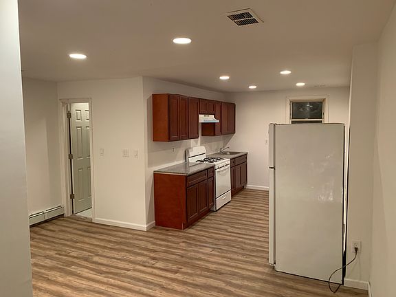 4th image of 109 Laurel Ave Floor 2