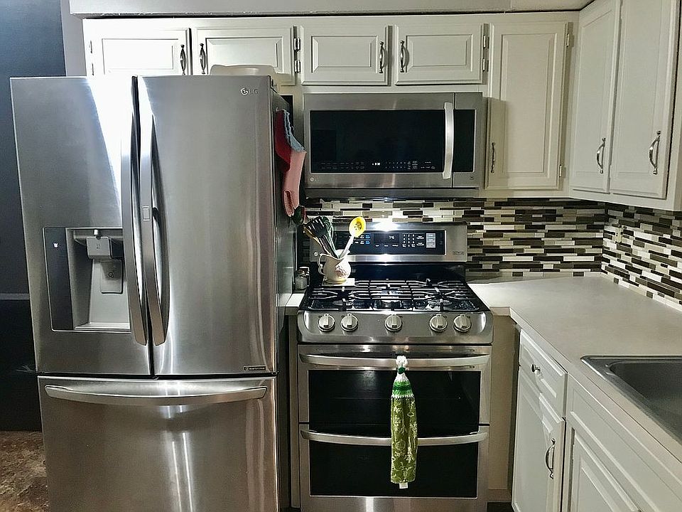 Kitchen with ss appliances 