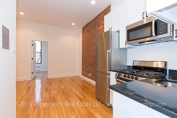 Rented by Copperwood Real Estate | media 8