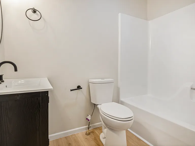 540 Lewis St #E — Photo 16