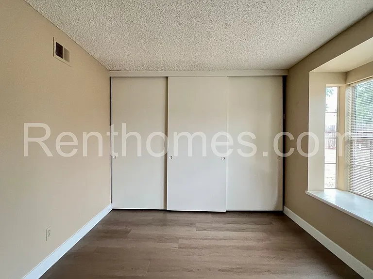 10594 Dabney Dr — Photo 14