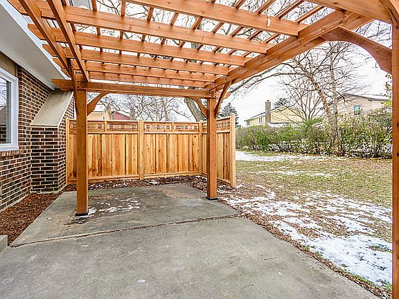 3rd image of 1474 Castlewood Dr