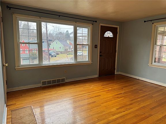 3rd image of 6412 Helen St
