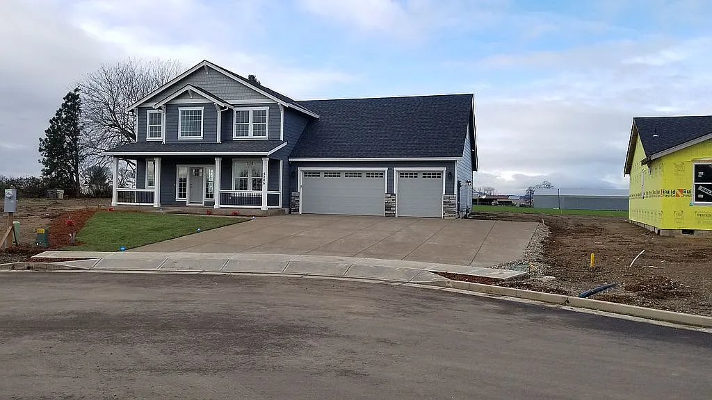 5746 NE Tuscan Loop photo 1