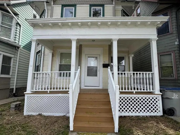 2570 N Oakland AVENUE, Milwaukee, WI 53211