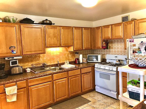 5th image of 4850 S Lake Park Ave APT 808