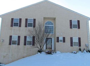 112 Courtside Dr, Red Hill, PA 18076
