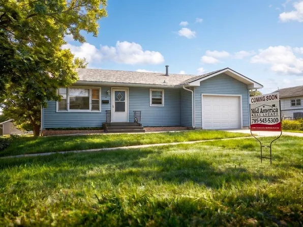 531 1st St, Phillipsburg, KS 67661