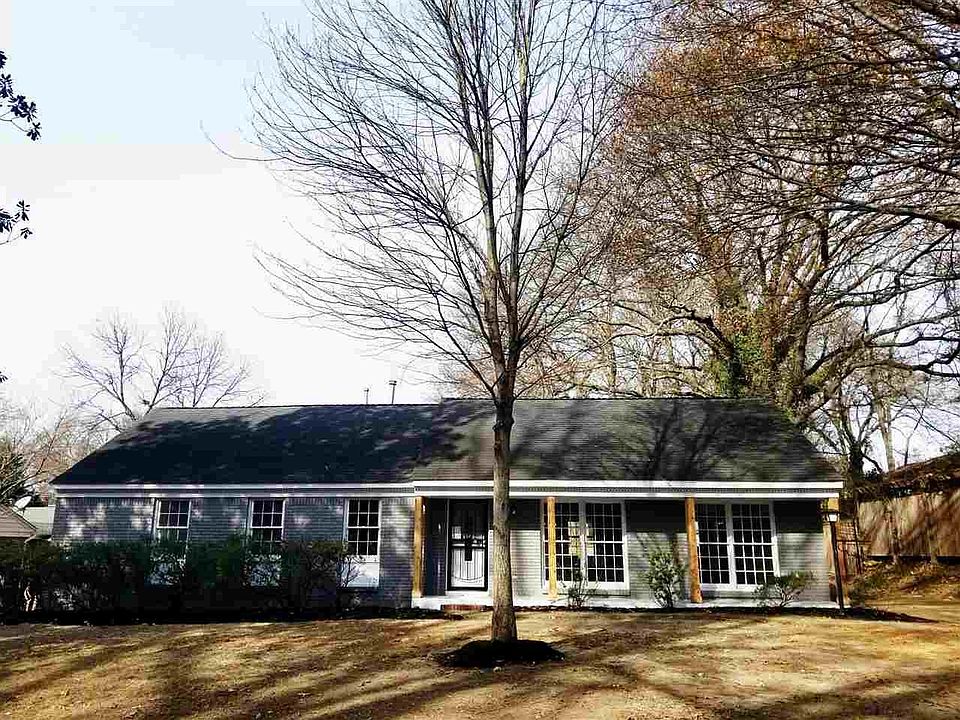 Updated one level home in desirable East Memphis Neighborhood. Close to parks, shops, schools, restaurants.