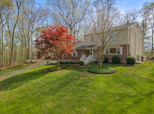 231 Whitethorn Dr, Guilford, CT 06437