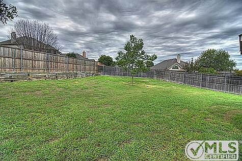 3rd image of 5910 Vista Ln