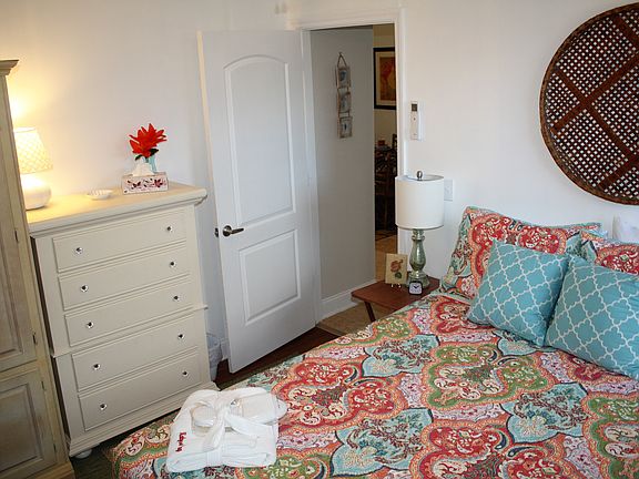 4th image of 1067 Putnam Dr