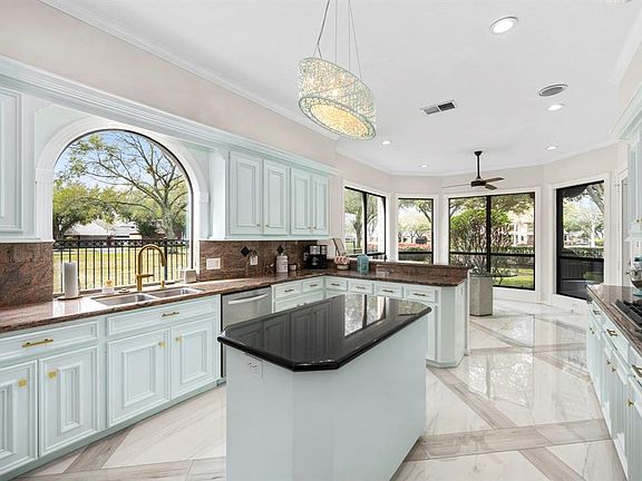5th image of 1907 Greenwood Oaks Drive