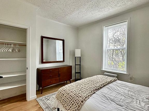 5th image of 2423 Cambreleng Ave #2B