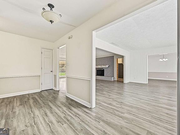 2nd image of 875 Hickory Oak Holw