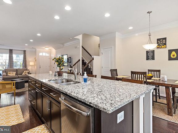 5th image of 848 Basswood Dr