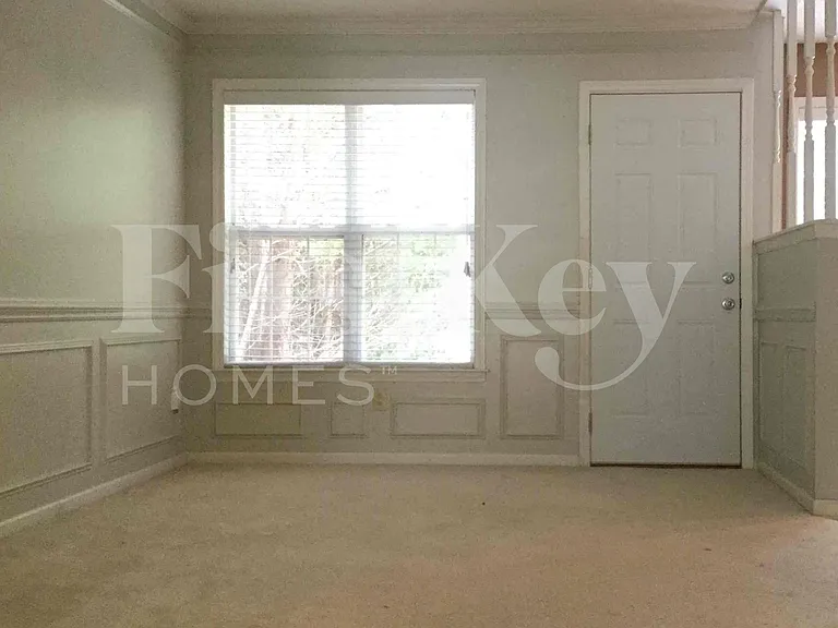 8102 Kingston Dr — Photo 5