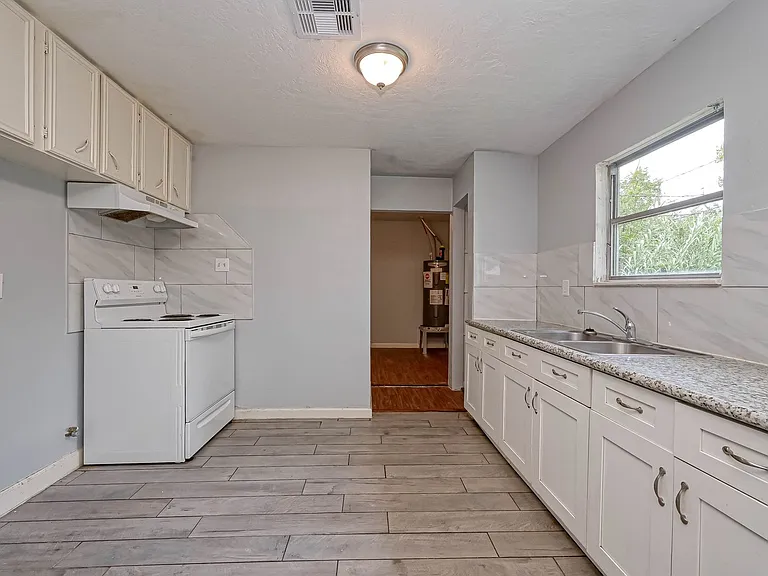 5431 Willow Glen Dr — Photo 4