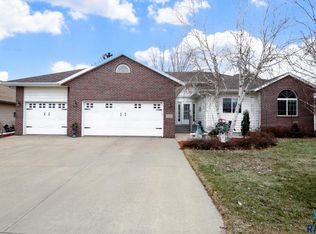 501 E Switch Grass Trl, Brandon, SD 57005