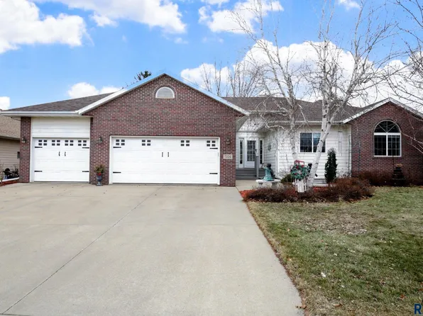 501 E Switch Grass Trl, Brandon, SD 57005