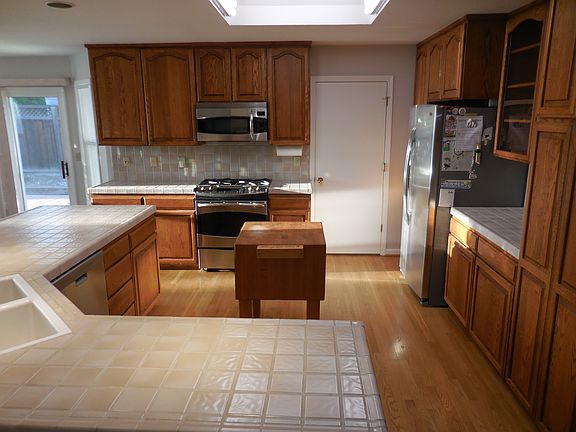 4th image of 643 S Clover Ave